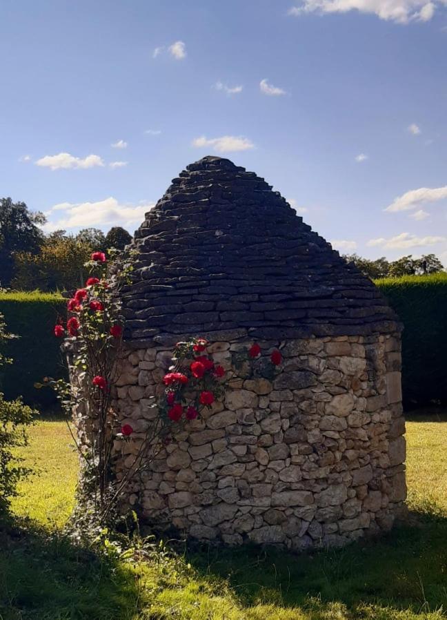 Gites Le Clos De Lamie Avec 2 Piscines Privees Fossemagne Exterior photo